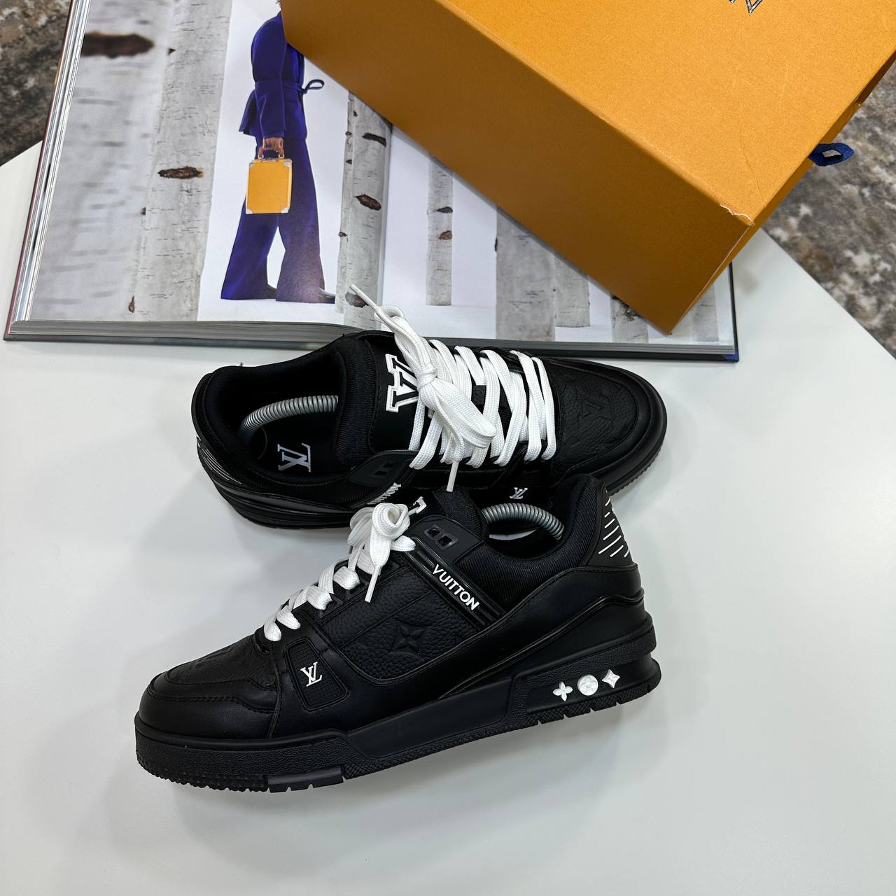LV Trainers Black White
