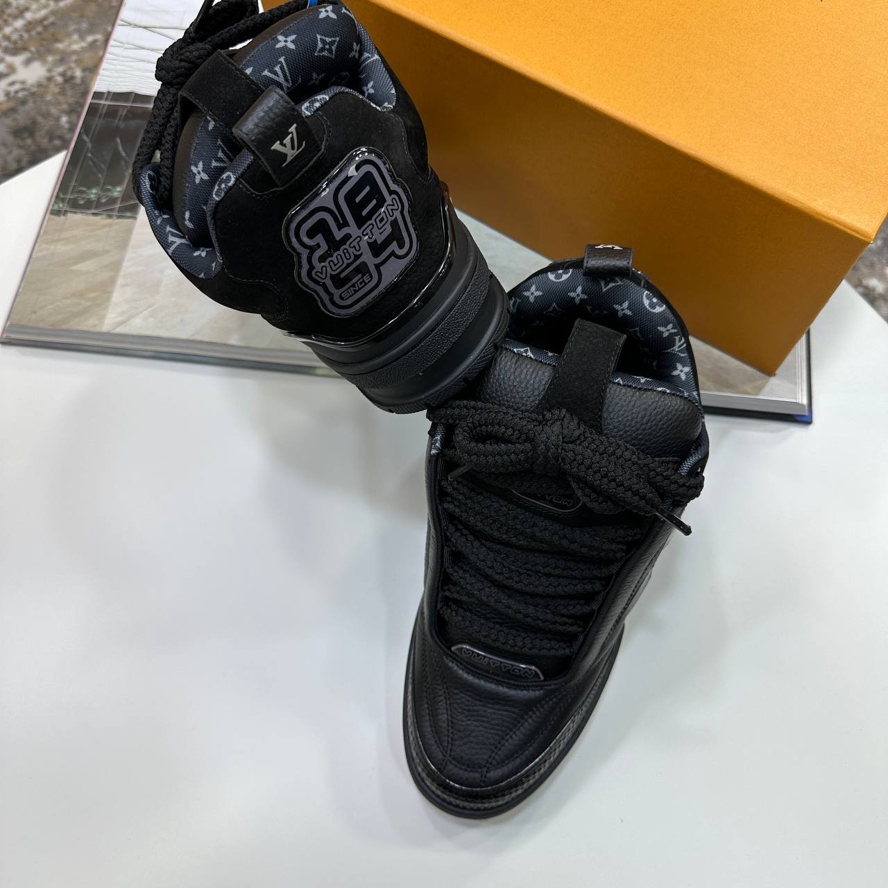 LV Trainers Full Black