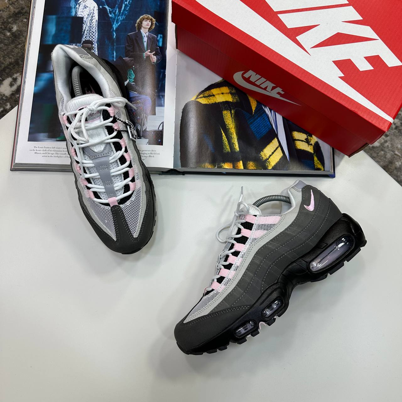 NK Air Max 95 White Gray pink Logo